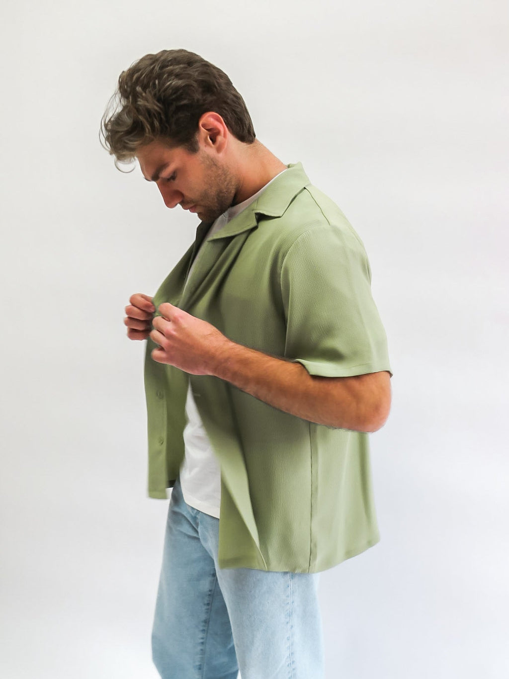 OurWay Ease Shirt in green — easy and breathable men's relaxed fit everyday button-up